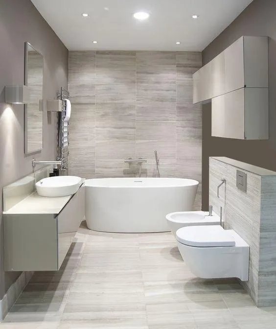 Instalación de grifería y sanitarios en remodelación de baño